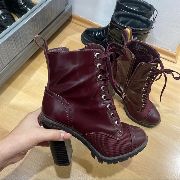 BCBG BOOTS - Picture 7 of 10